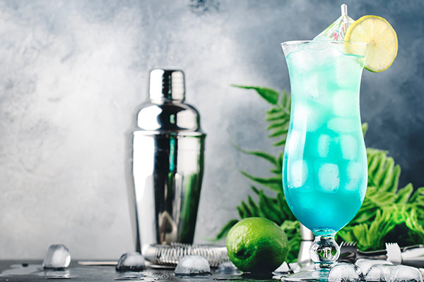 Vodka Rezept: Blue Lagoon – Ein Getränk, das hält was es verspricht.